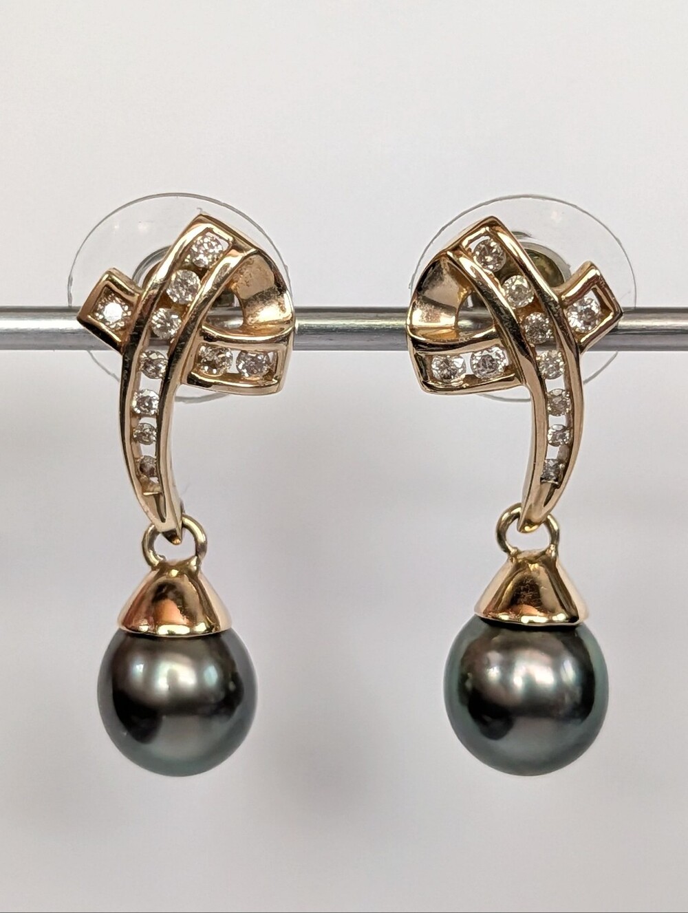 Vintage 14K Gold Dangle Drop Earrings Cultured Tahitian Black Pearls & Diamonds
